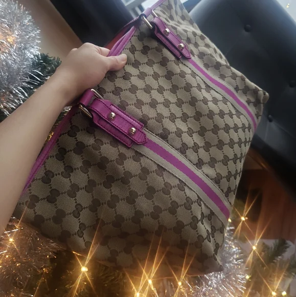 Gucci - Picture 1 of 17